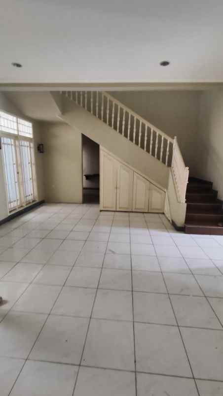 dijual rumah strategis pinggir jalan utama di cilandak