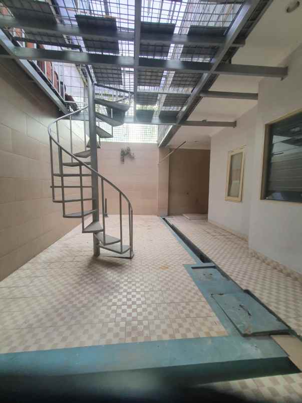 dijual rumah sunter bisma