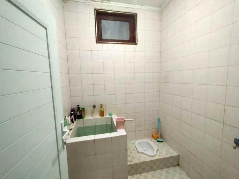 dijual rumah sutorejo prima