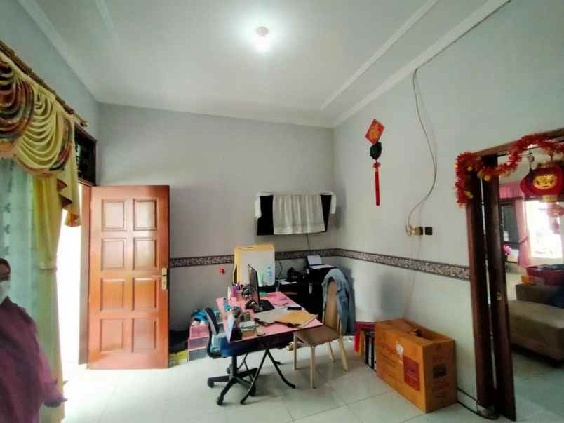 dijual rumah sutorejo prima