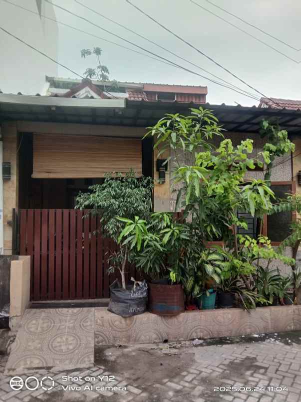 dijual rumah taman harapan baru