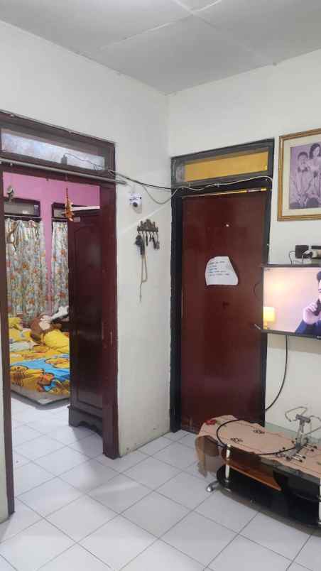 dijual rumah taman pondok indah