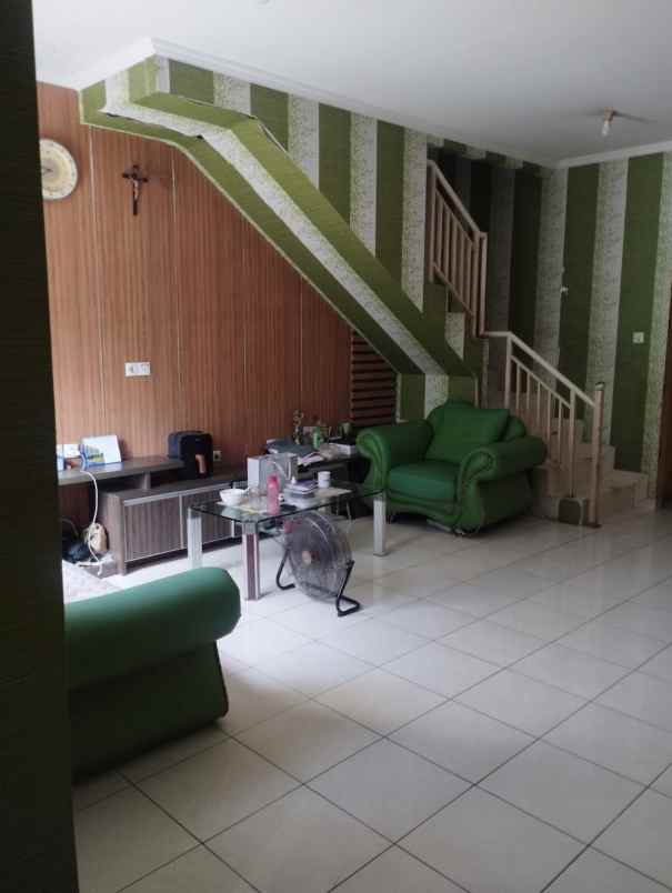 dijual rumah taman semanan indah