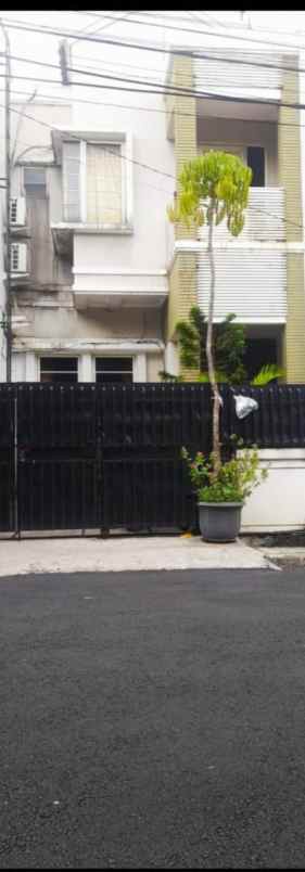 dijual rumah taman semanan indah