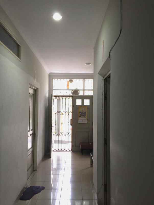 dijual rumah taman semanan indah