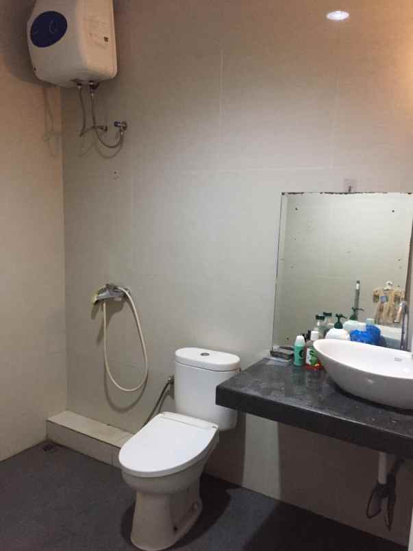 dijual rumah taman semanan indah