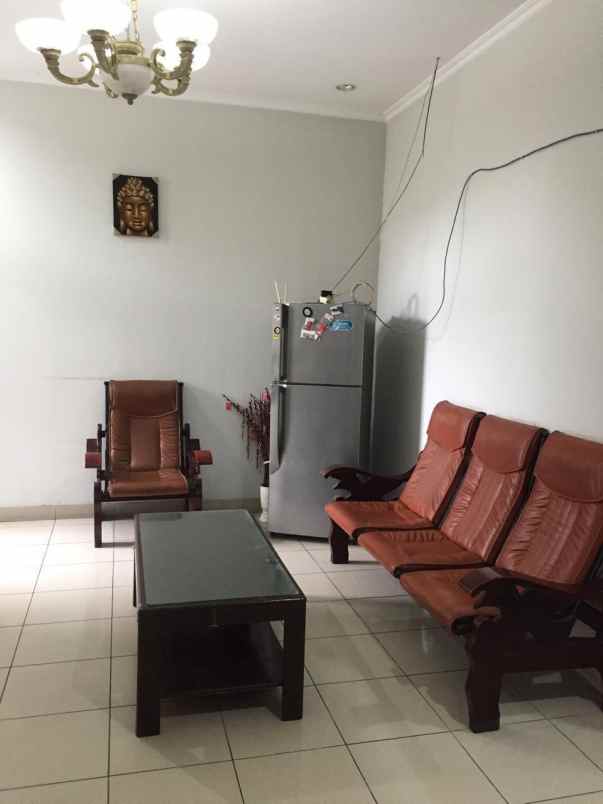 dijual rumah taman semanan indah