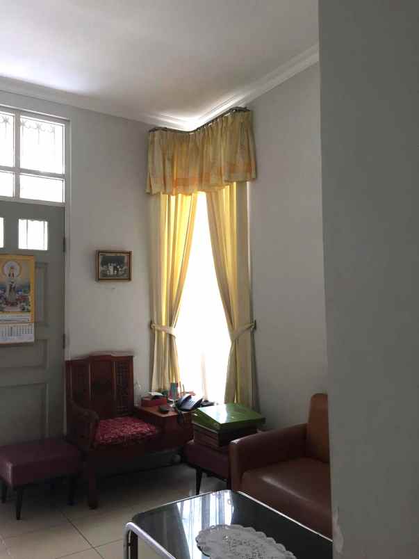 dijual rumah taman semanan indah