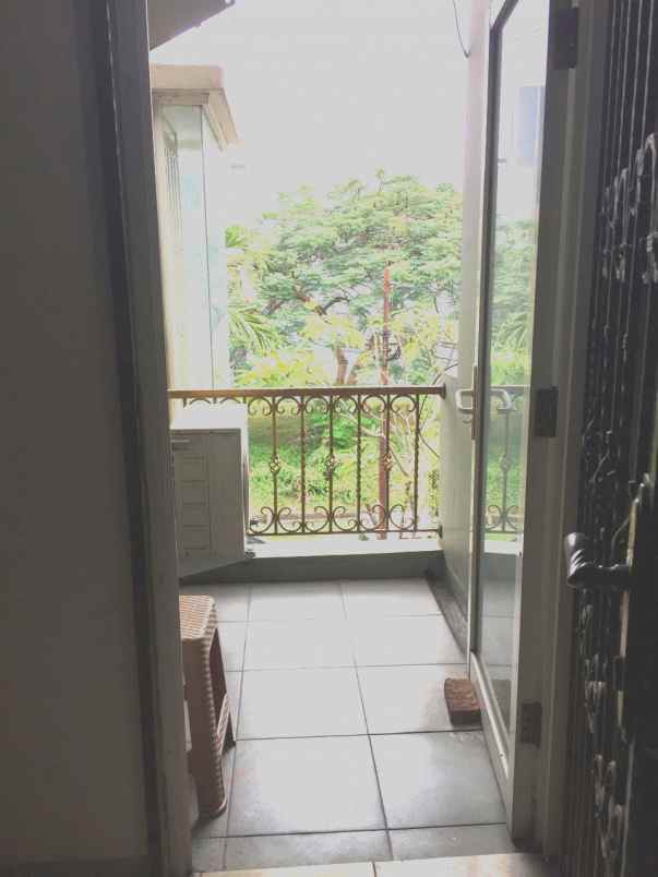 dijual rumah taman semanan indah