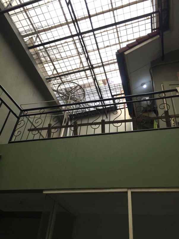 dijual rumah taman semanan indah