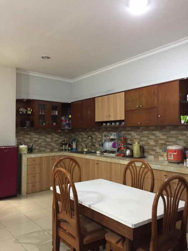 dijual rumah taman semanan indah