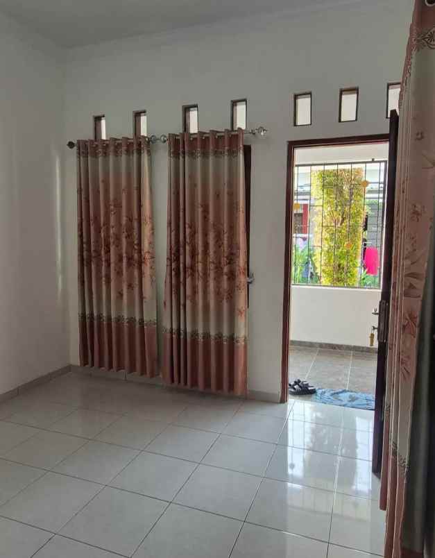 dijual rumah tamanan