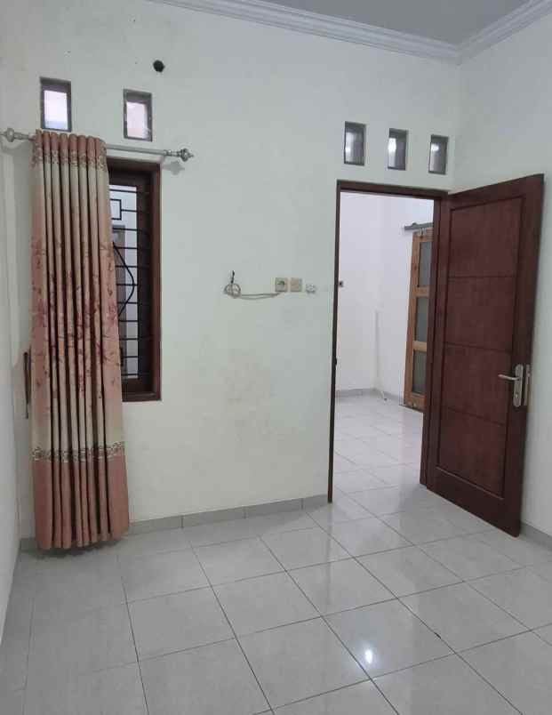 dijual rumah tamanan