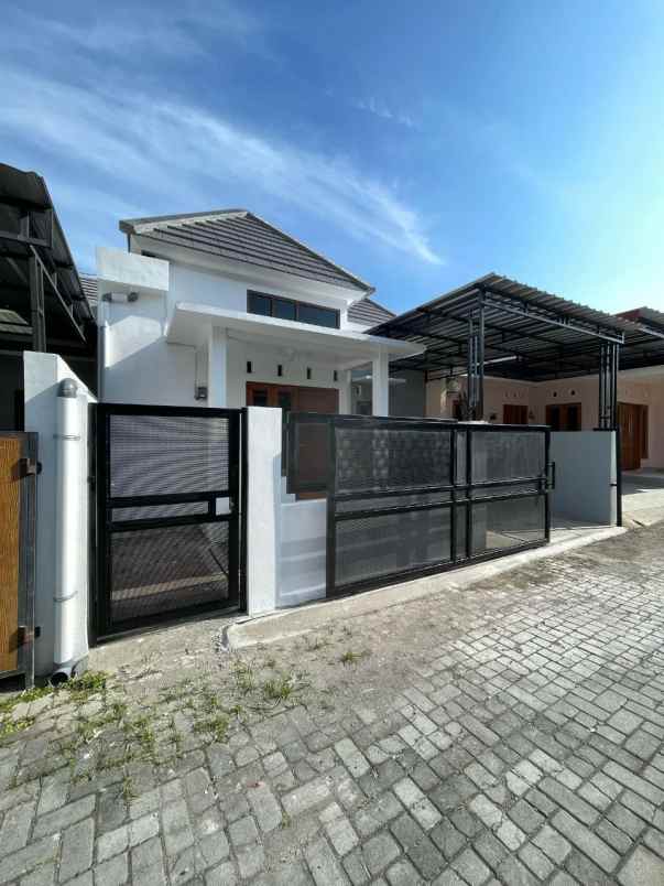 dijual rumah tamanan banguntapan bantul