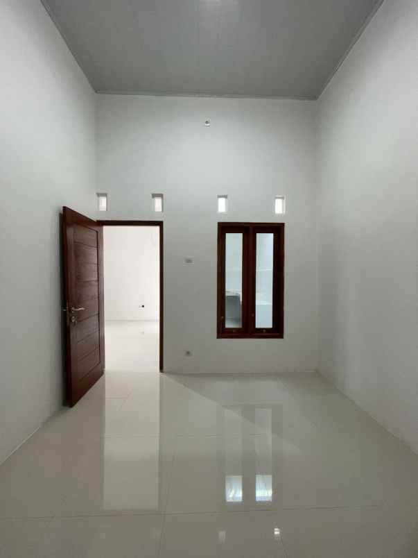 dijual rumah tamanan banguntapan bantul