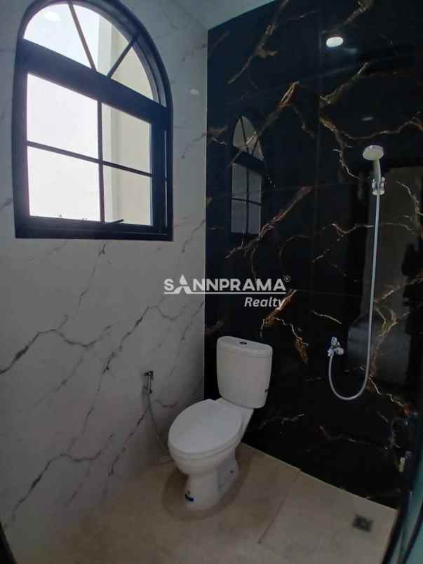 dijual rumah tanah baru