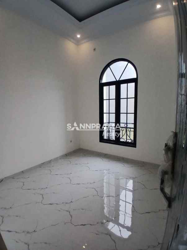 dijual rumah tanah baru