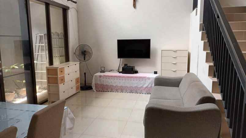 dijual rumah tenggilis