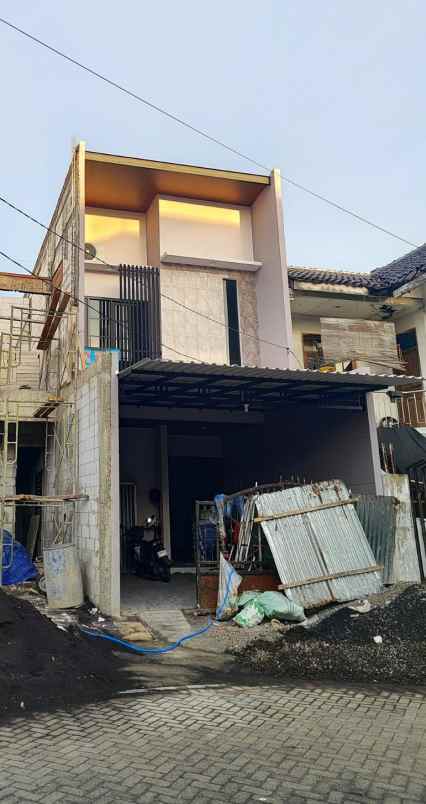 dijual rumah tenggilis mejoyo
