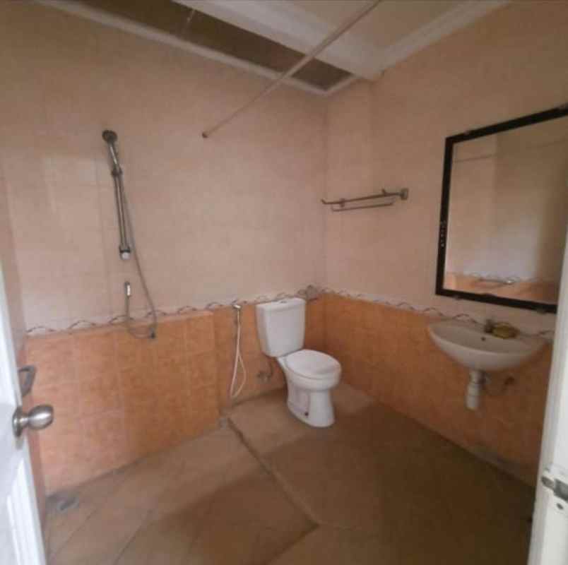 dijual rumah tenggilis utara