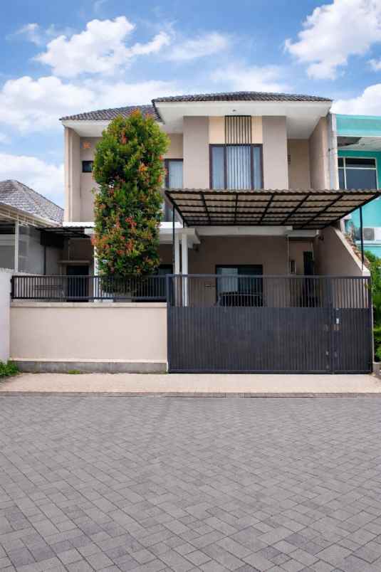 dijual rumah tenggilis utara