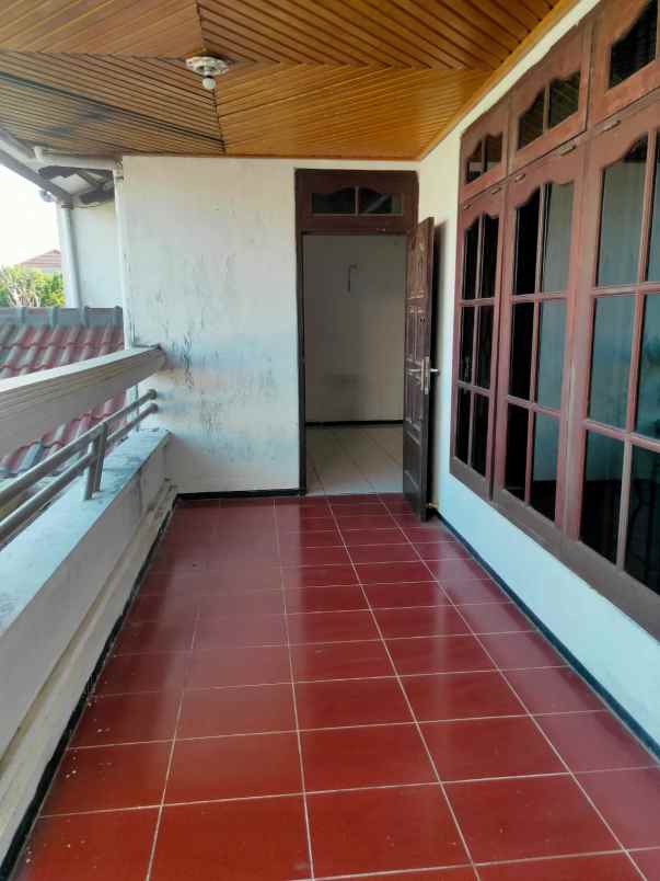 dijual rumah tenggilis utara