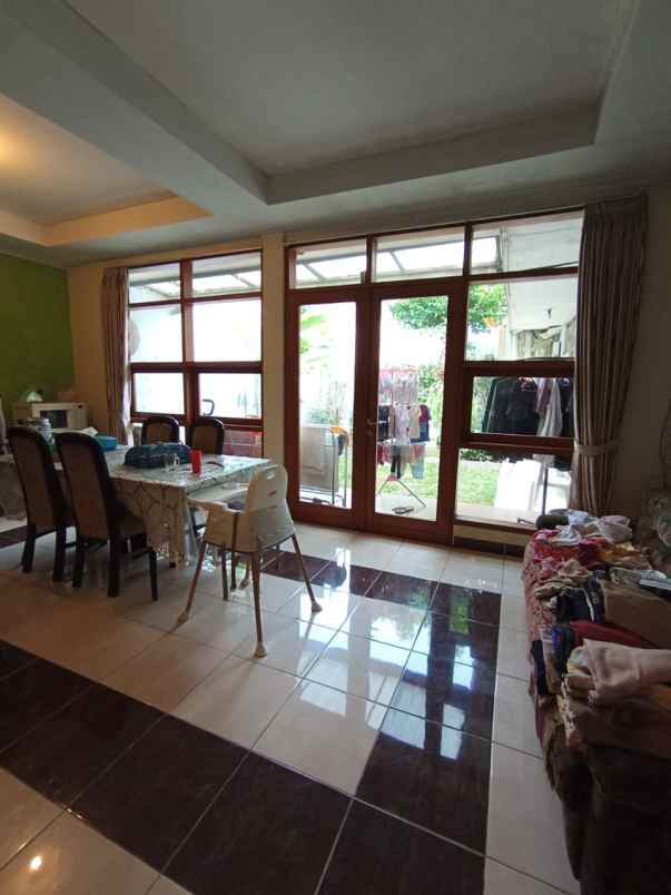 dijual rumah turangga