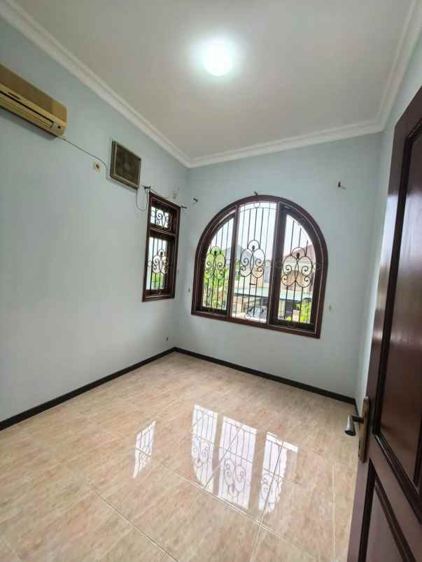 dijual rumah vila bukit mas monaco