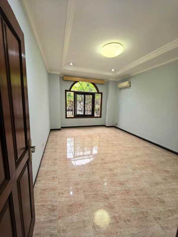 dijual rumah vila bukit mas monaco