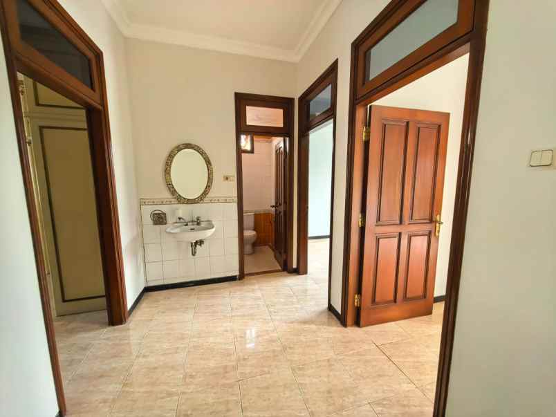 dijual rumah vila bukit mas monaco