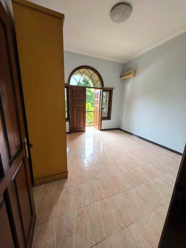 dijual rumah vila bukit mas monaco