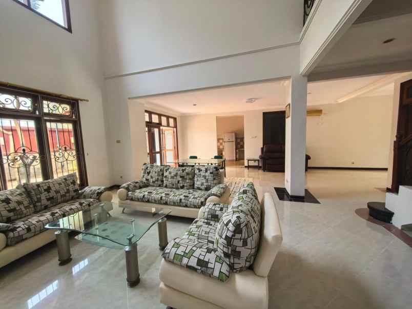 dijual rumah vila bukit mas monaco