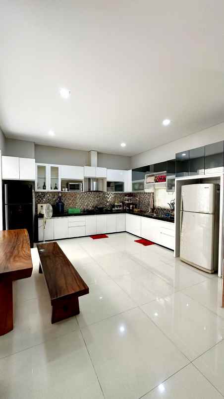 dijual rumah villa melati mas