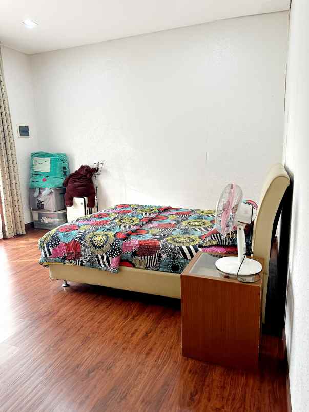 dijual rumah villa melati mas