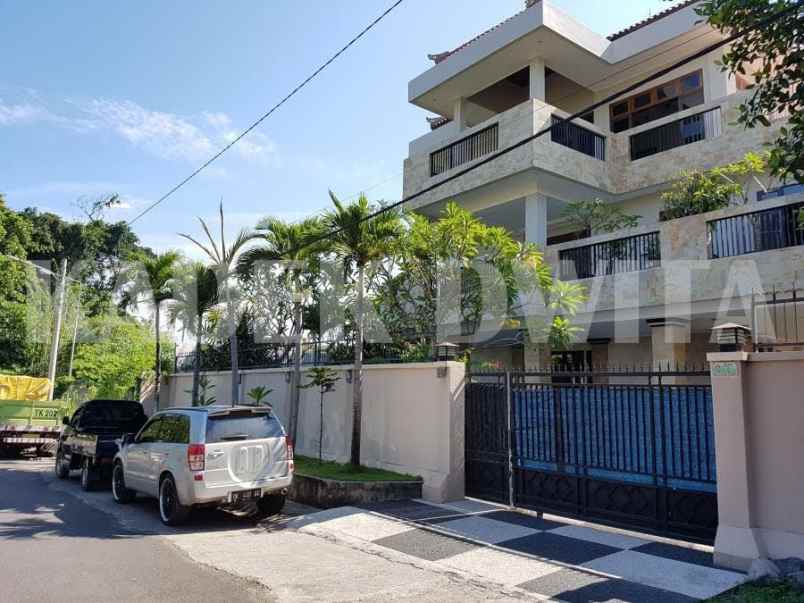 dijual villa 3 lantai pantai ketewel dekat sanur