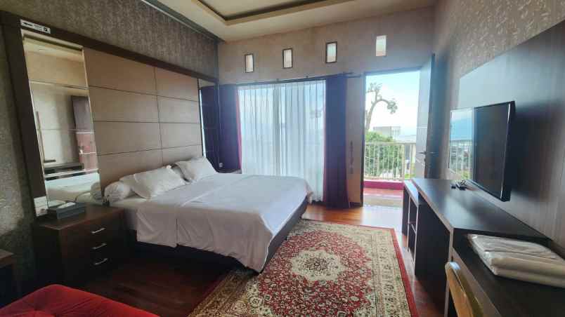 dijual villa bukit panderman hill