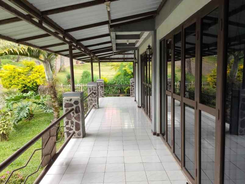 dijual villa istana bunga lembang fully furnished