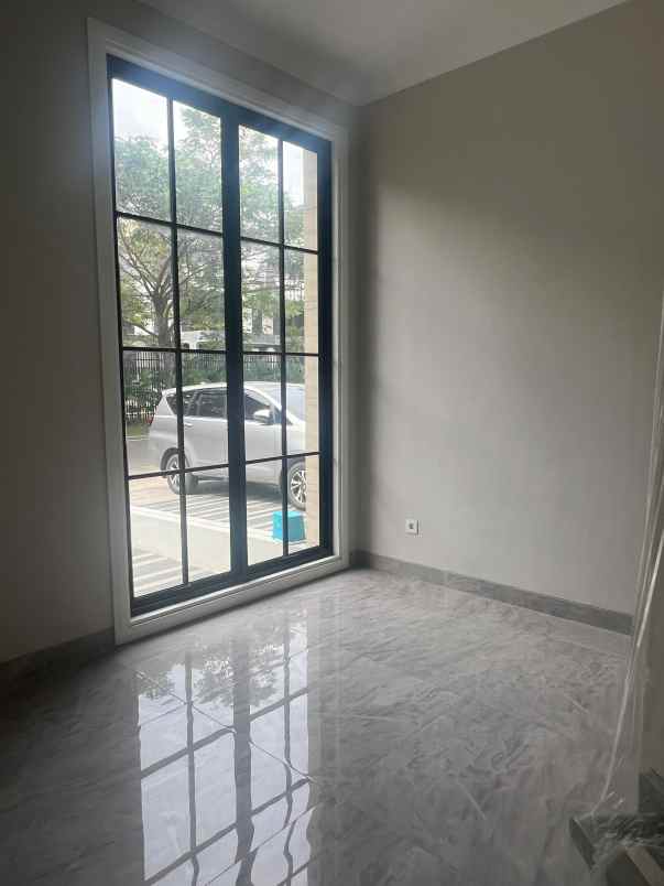 dijual villa jalan boulevard raya mmtc