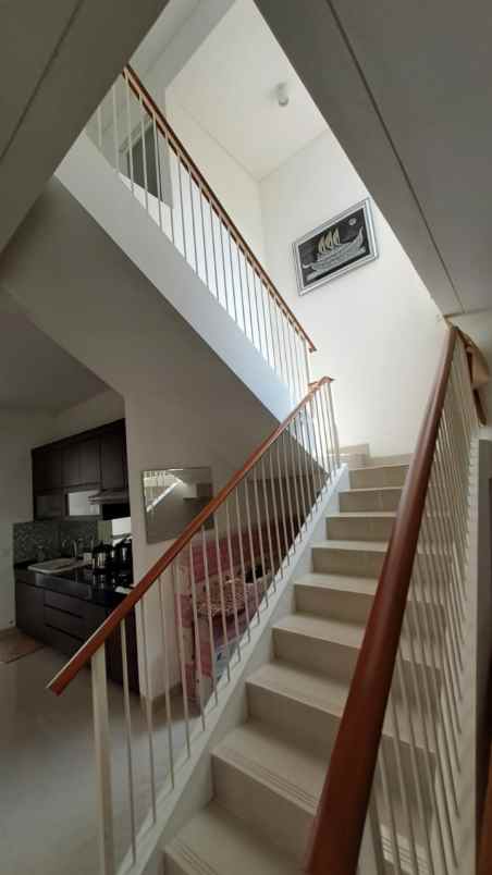 dijual villa jalan taman dayu