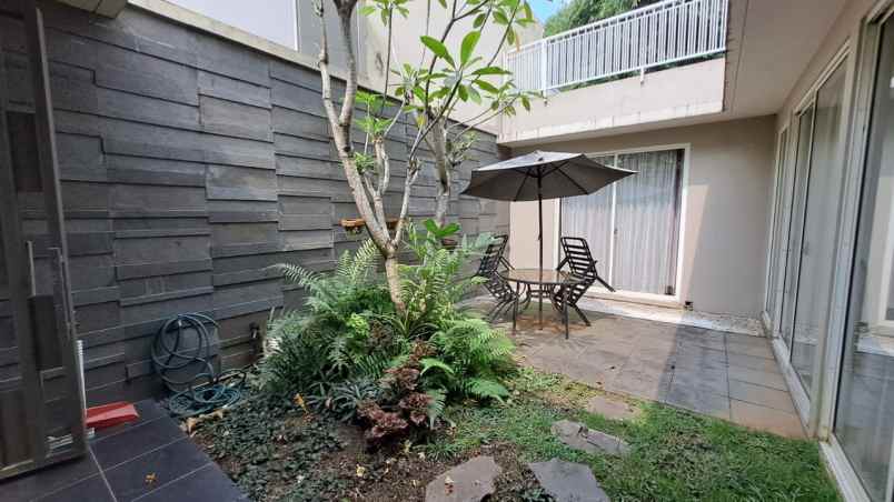 dijual villa jalan taman dayu