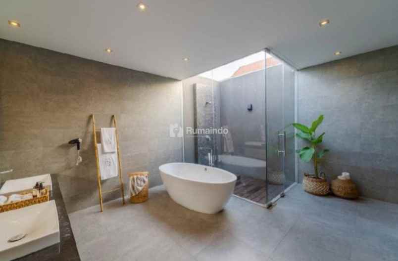 dijual villa jalan utama babakan cangu bali