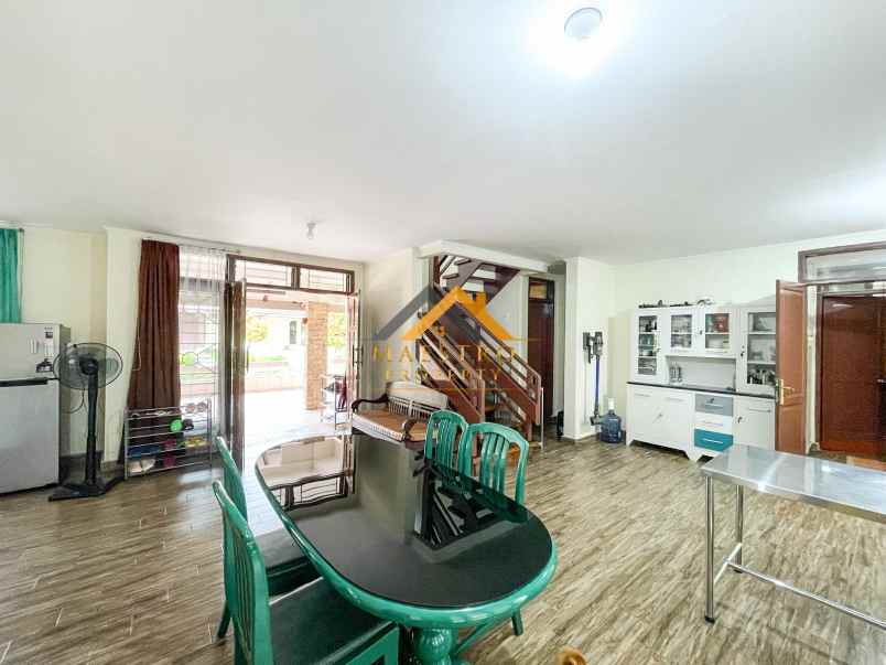 dijual villa komplek greenhill