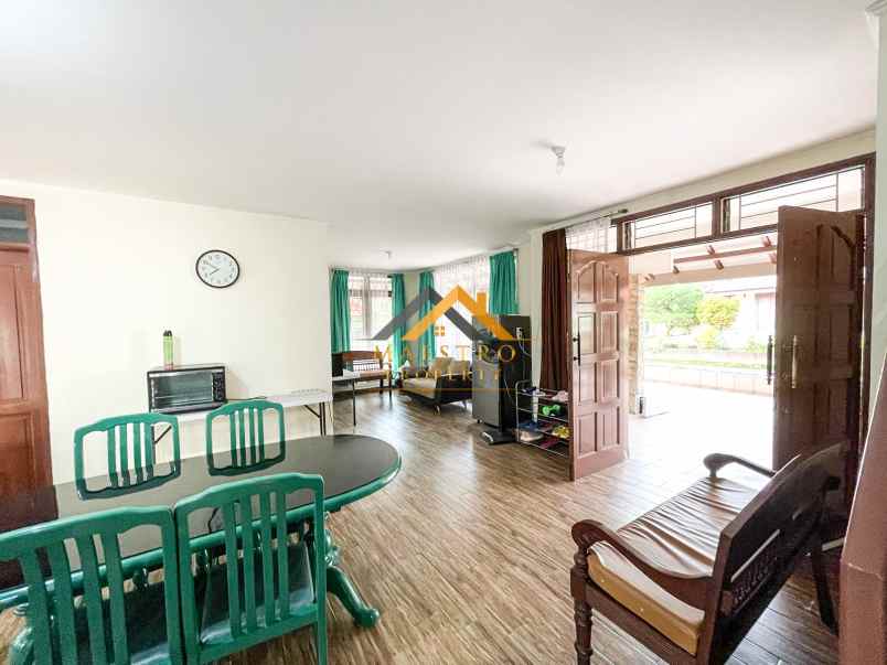 dijual villa komplek greenhill