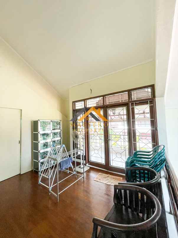 dijual villa komplek greenhill