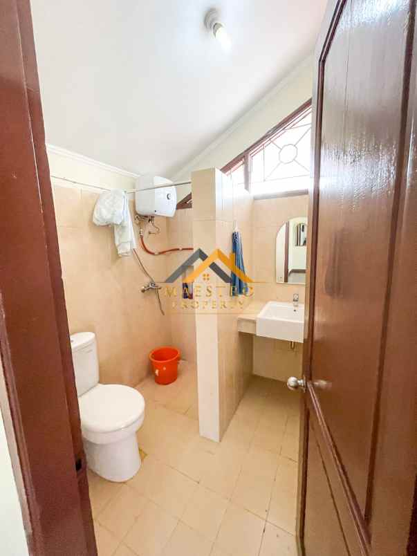 dijual villa komplek greenhill