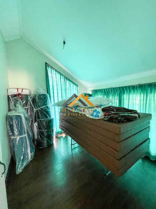 dijual villa komplek greenhill