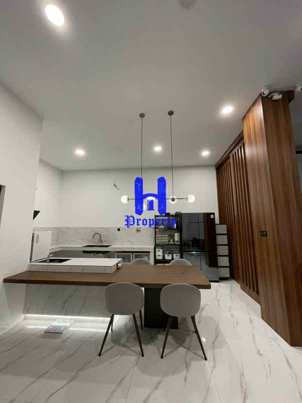 dijual villa komplek imperial mansion