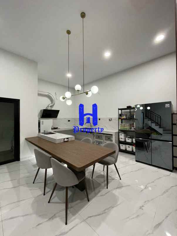 dijual villa komplek imperial mansion