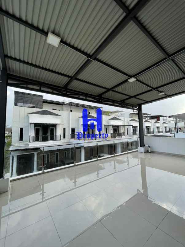 dijual villa komplek imperial mansion
