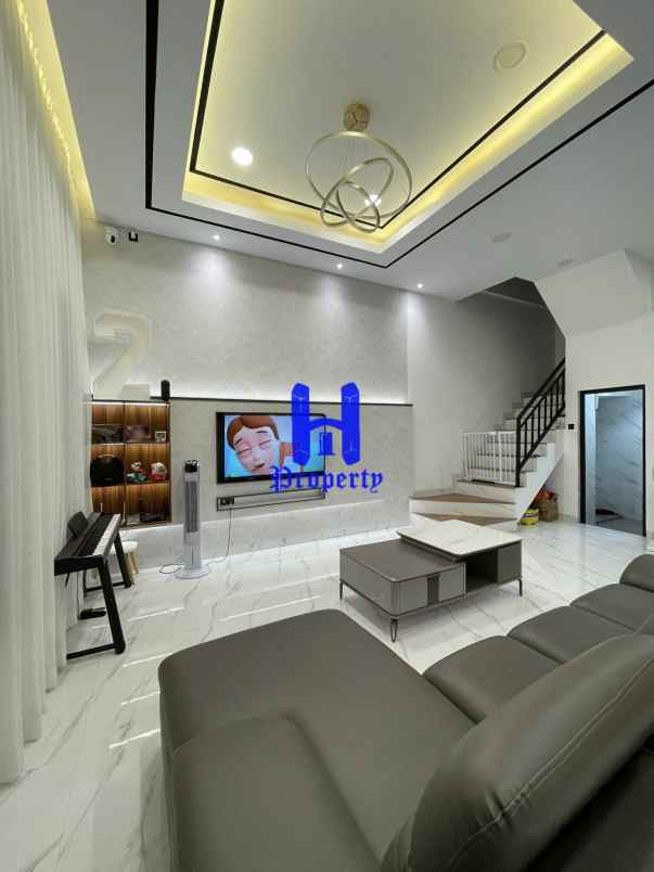 dijual villa komplek imperial mansion